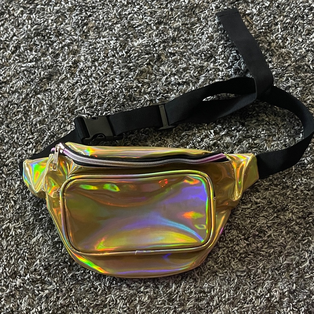 NWOT GEESTOCK Gold Holographic Fanny Pack with Black Strap